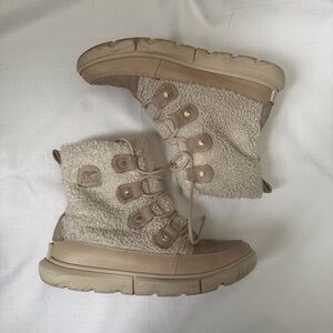 Sorel Explorer Joan Cozy Women’s Boots size 8.5